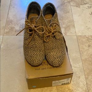TOMS Cheetah Wedges
